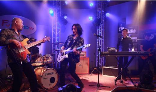 TheShy回归赛场，大胜首场状态亮眼，塞尔维亚队观众沸腾！